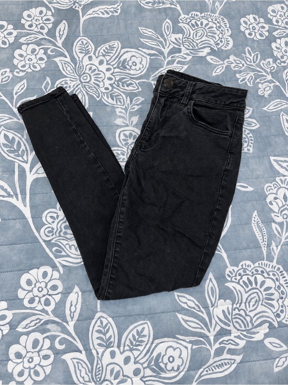 American Eagle Black Women’s High-Rise Skinny Jeans